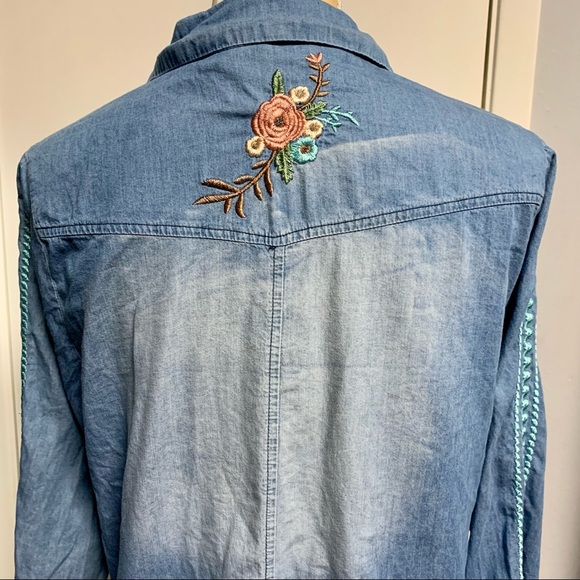 FASHION U CHAMBRAY FADED BUTTON DOWN EMBROIDERED DRESS SIZE M - Picture 5 of 10